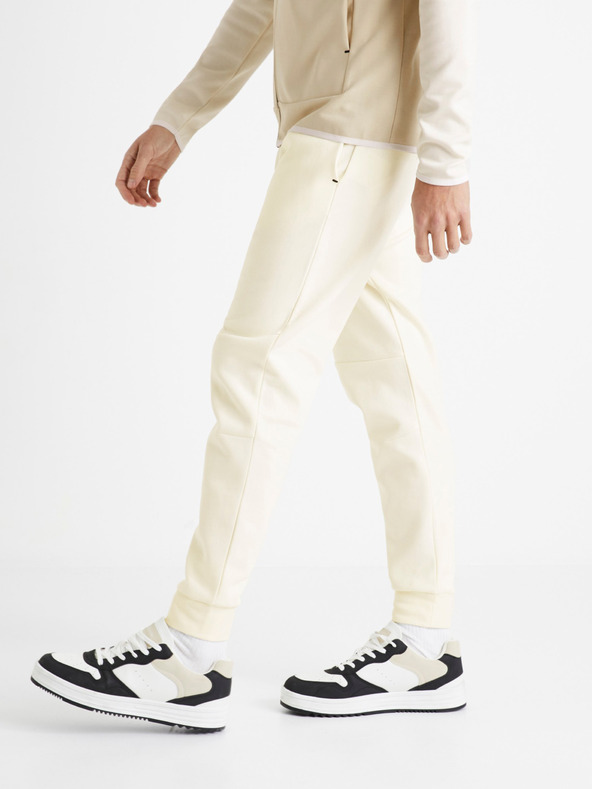 Celio Cremefarbene Herren-Sweatpants Celio Donewyoke