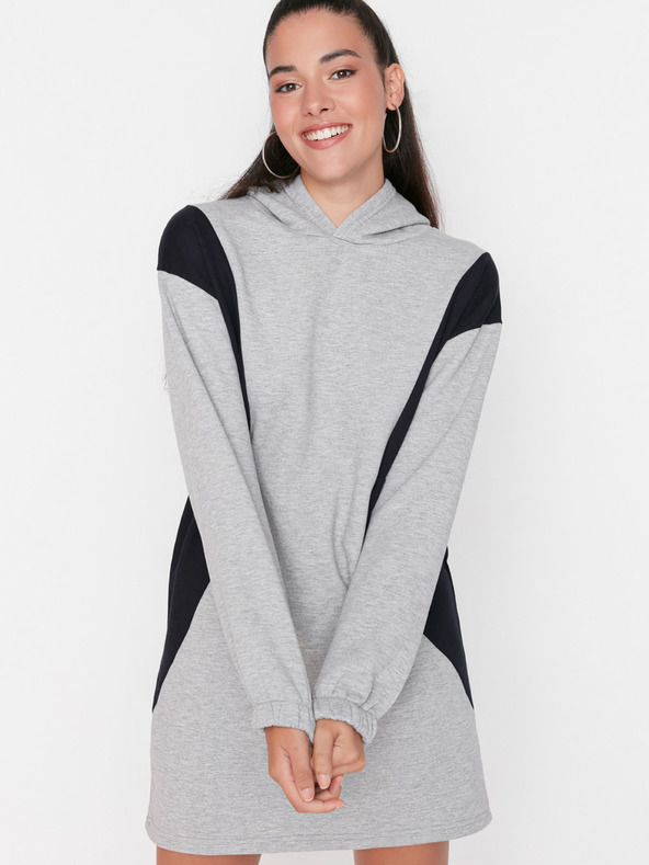 Trendyol Schwarz-grau gestreiftes Sweatshirt-Kleid mit Kapuze Trendyol