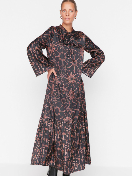Trendyol Schwarzes gemustertes Satin Maxikleid Trendyol