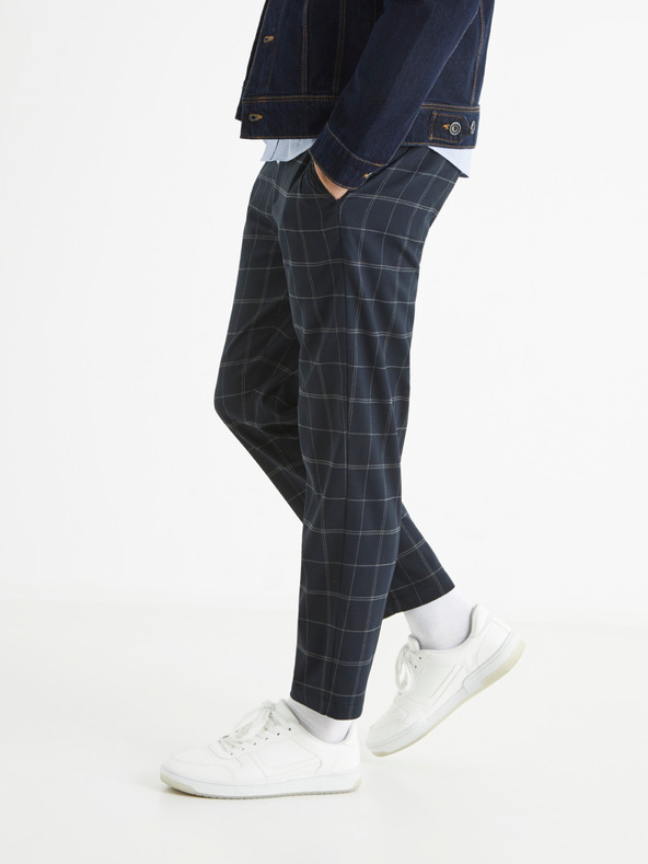 Celio Dunkelblaue karierte Cropped-Hose für Herren Celio