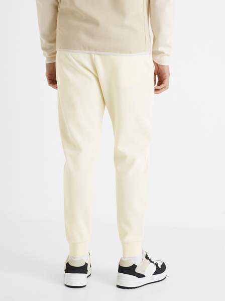 Celio Cremefarbene Herren-Sweatpants Celio Donewyoke