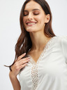 Orsay Weißes Damen-T-Shirt mit dekorativen Details ORSAY