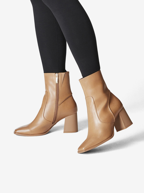 Tamaris Hellbraune Lederstiefeletten mit Absatz Tamaris