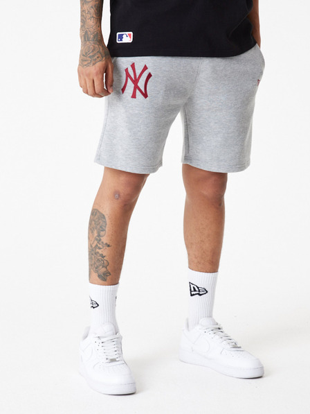 New Era Graue Herren New Era League Essentials Shorts NEYYAN