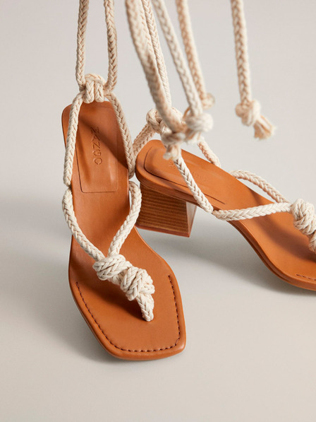 Mango Cremefarbene Sandalen Mango Cordon