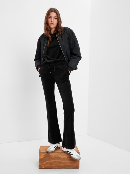 GAP Samtsweatpants flare mid rise GAP