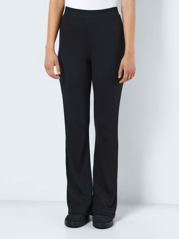 Noisy May Schwarze Hose mit ausgestelltem Schnitt von Noisy May Pasa