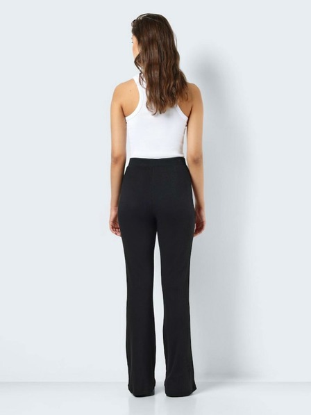 Noisy May Schwarze Hose mit ausgestelltem Schnitt von Noisy May Pasa