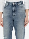 ONLY Blaue Mom-Fit-Jeans mit Stickerei-Effekt ONLY Veneda