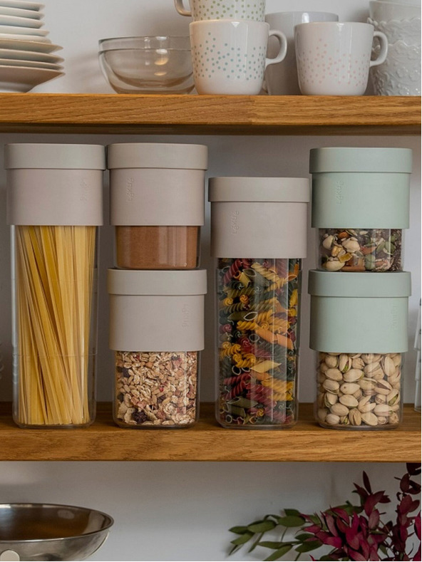 Lékué Set aus drei Vorratsbehältern für trockene Lebensmittel in hellblau Lékué Flip Storage Set