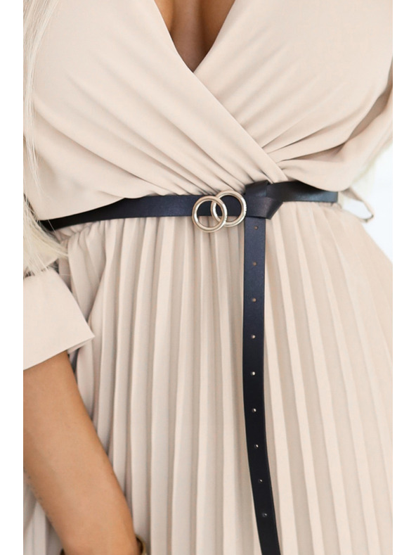 numoco 462-5 SERENA Plissiertes Maxi-Kleid mit Ausschnitt, Gürtel und 3/4-Ärmeln - DUNKEL BEIGE