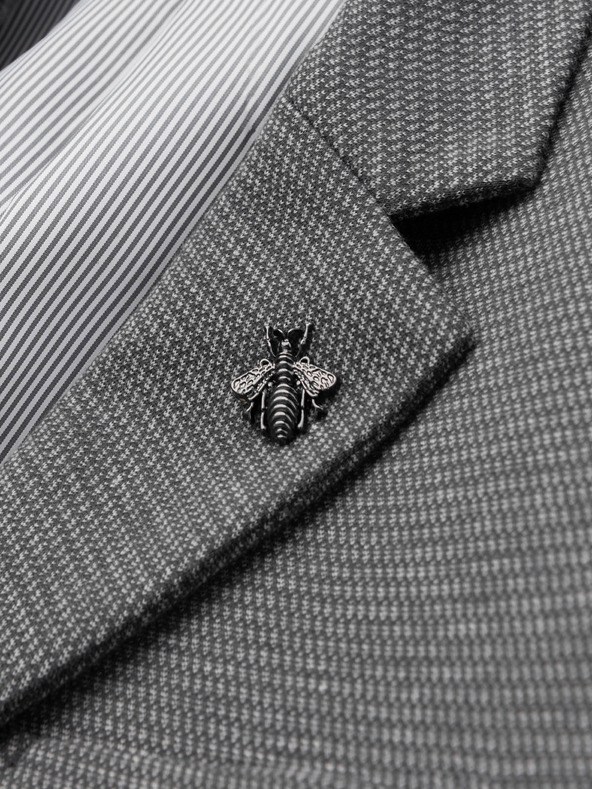 Ombre Clothing Dekorative Bienenbrosche aus Metall grau Ombre Clothing